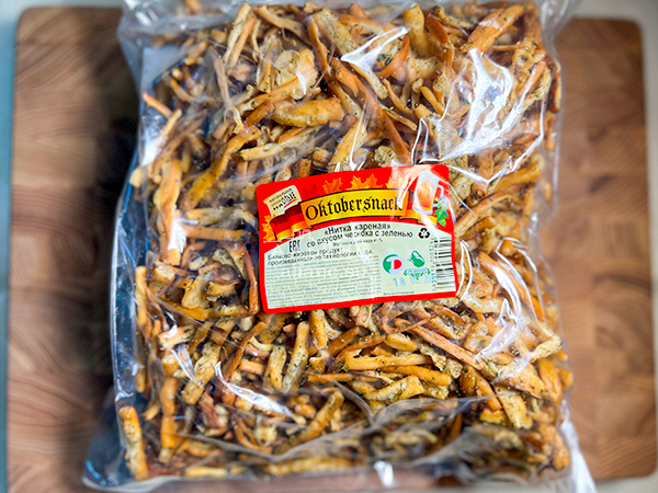 Нитка ЖАРЕНАЯ "Чеснок с зеленью" Oktobersnack 1 кг (сырный продукт) в Кубинке