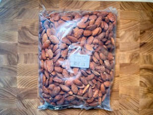 Колбаски МИНИ со вкусом аджики с/к (100 гр): Миндаль ж/с со вкусом 